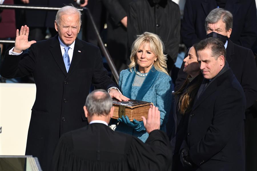 El 46º presidente estadounidense electo Joe Biden toma posesión del cargo en Washington (EEUU), el 20 de enero de 2021.
