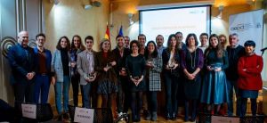 Foto de familia de los premiados por la AEPD