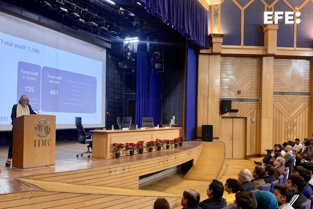 La mayor escuela de periodismo de India acoge a EFE en un acto multitudinario