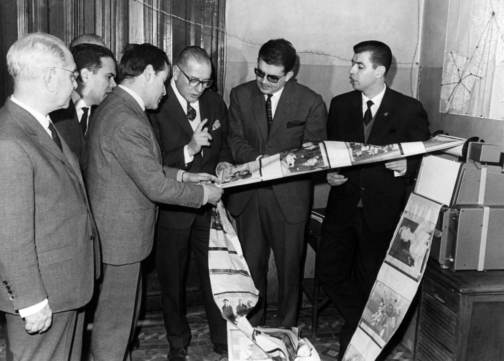 BARCELONA,11 01 1964.- Delegación de Barcelona. UNIFAX, para la transmisión de telefotos. EFE /Carlos Pérez de Rozas/jgb