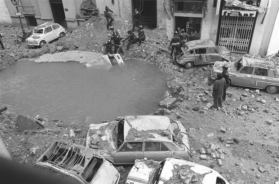 ESPAÑA ATENTADO CARRERO BLANCOMADRID, 20/12/1973.- Lugar donde se produjo la explosión, en la esquina de las calles Maldonado y Claudio Coello, que alcanzó el automovil del Parque móvil en el que viajaba el presidente del Gobierno, Almirante Carrero Blanco. EFE
