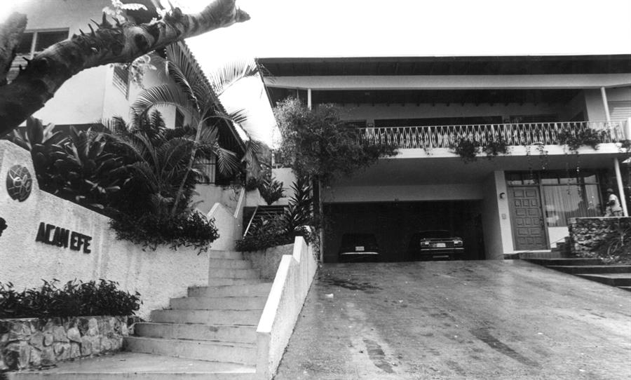 AGENCIA ACAN: Antigua sede de la Agencia Centroamericana de Noticias (ACAN), en el número 60 de la céntrica Vía Argentina, de la ciudad de Panamá. La escalera de la izquierda daba acceso a la redacción y la puerta de la derecha servía de entrada a la vivienda del director de la agencia. (foto sin fecha, años 70). EFE
