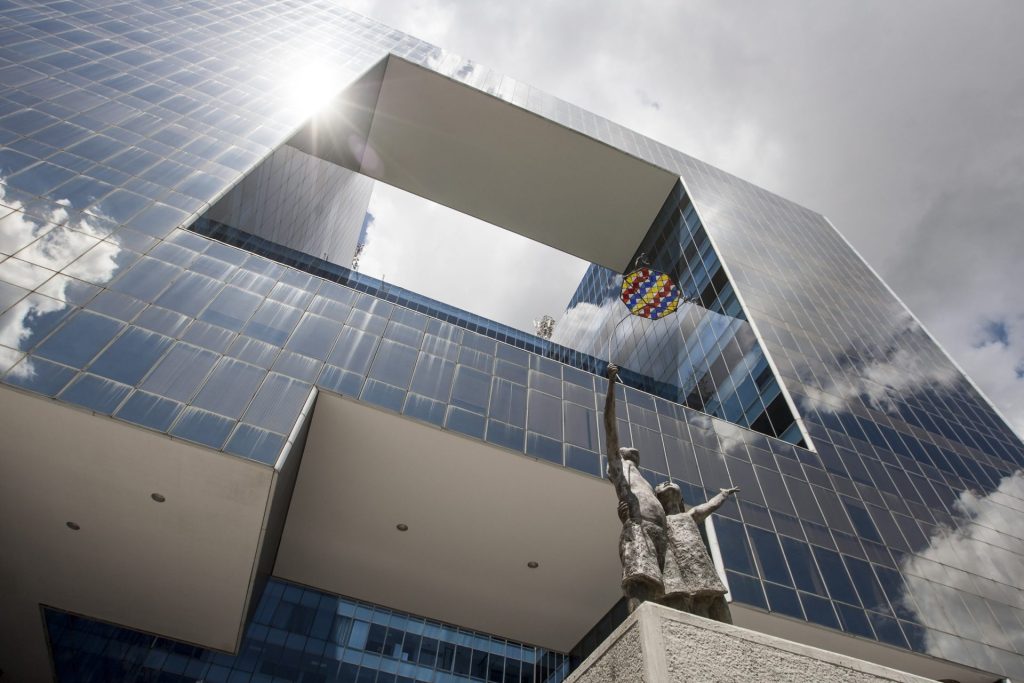 CARACAS, 16/09/2015.- Fachada exterior de la delegación de la Agencia EFE en Caracas, ubicada en la Avenida Francisco de Miranda. EFE/Emilio Naranjo/jgb