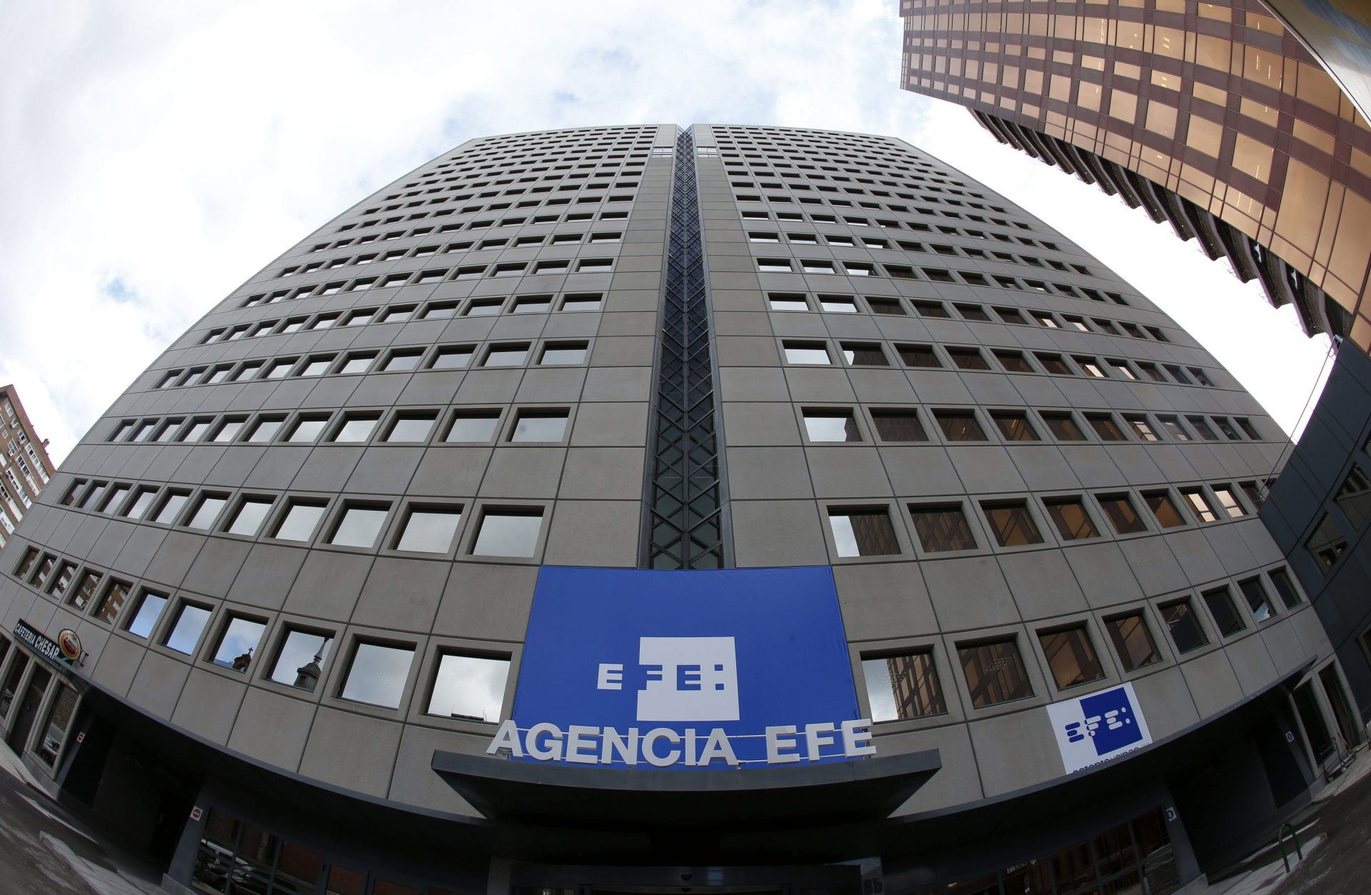 MADRID.29/1/2014. Fachada de la nueva sede de la Agencia Efe situada en la Avenida de Burgos número 8 de Madrid. EFE/Javier Lizón