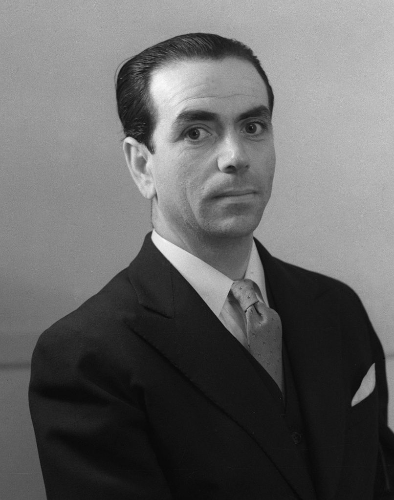 Madrid, Noviembre 1941.- Jesús Pabón. EFE Datos biográficos: Historiador y periodista (Sevilla 1902-Madrid 1976).-Estudió Derecho y Filosofía y Letras. Ganó las cátedras de Historia Moderna en Sevilla y la de Contemporánea en la Central de Madrid. En dic 1940 nombrado presidente del Consejo de Administración de la Agencia EFE hasta Junio 1965. Presidente de la Academia de Historia en 1971. Su obra magna: Cambó