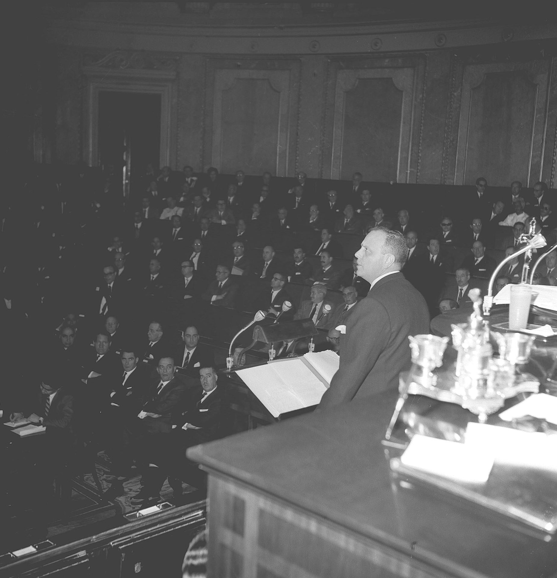Madrid, 15-3-1966.- El ministro de Información y Turismo, Manuel Fraga Iribarne, defiende ante el Pleno el proyecto de ley de Prensa e Imprenta, que ha sido aprobada con tres votos en contra. EFE/Olegario Pérez de Castro/jt