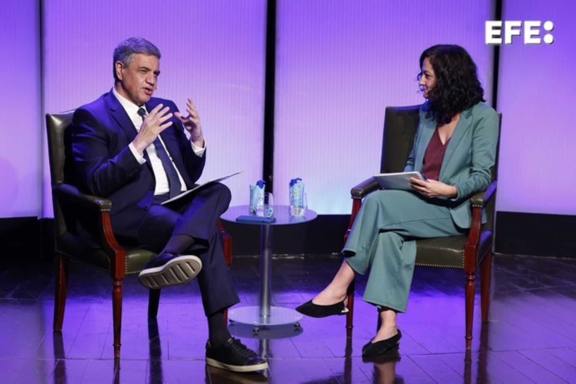 Madrid, 31/10/2024. - El jefe de gobierno de la ciudad de Buenos Aires, Jorge Macri, es entrevistado por la directora de Internacional de la Agencia EFE, Emilia Pérez, en el marco de un encuentro de Tribuna EFE en Casa América, en Madrid. EFE/ Chema Moya