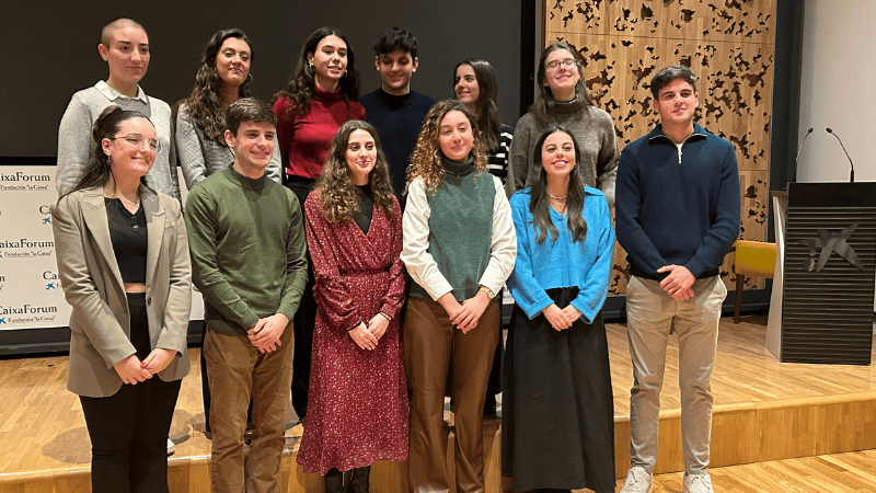 Foto del grupo de alumnos de las Becas Caixa Promoción 19