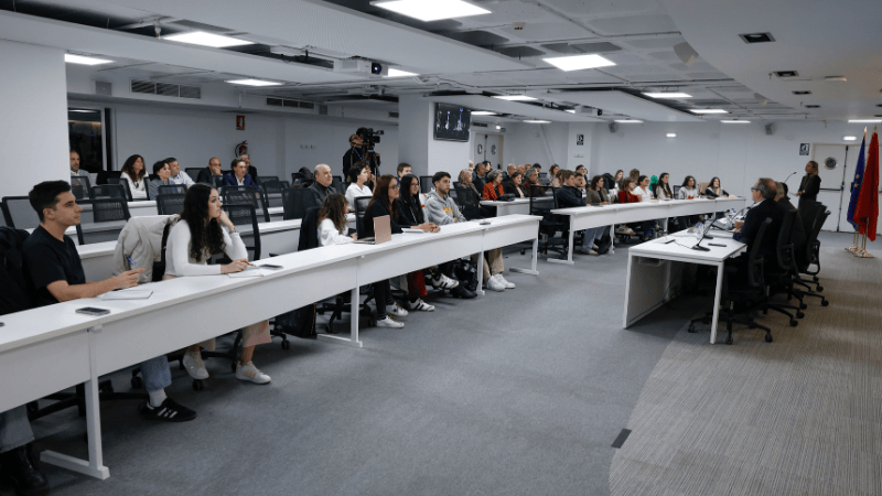 Los alumnos del Máster 2024-25, tomando apuntes