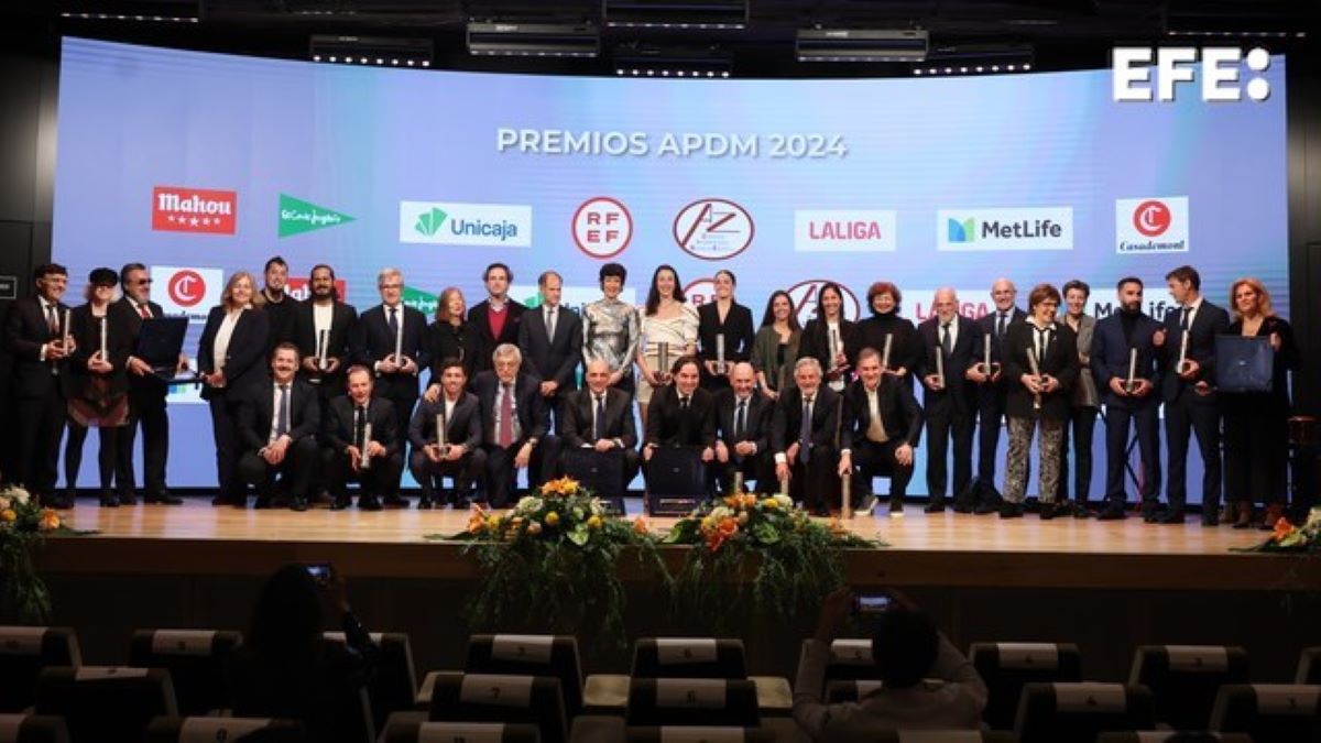 Madrid, 27/01/2025.- Fotografía de familia de los galardonados en la IX Gala Anual de la Asociación de la Prensa Deportiva de Madrid (APDM), en Madrid. EFE/ Kiko Huesca