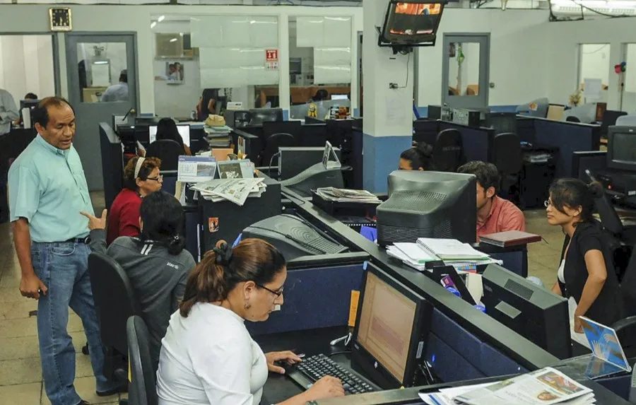 Los periodistas del diario nicaragüense ‘La Prensa’, cuyo periódico ha sido galardonado con el premio Rey de España de Periodismo en categoría de Medio de Comunicación de Iberoamérica. EFE/Diario La Prensa