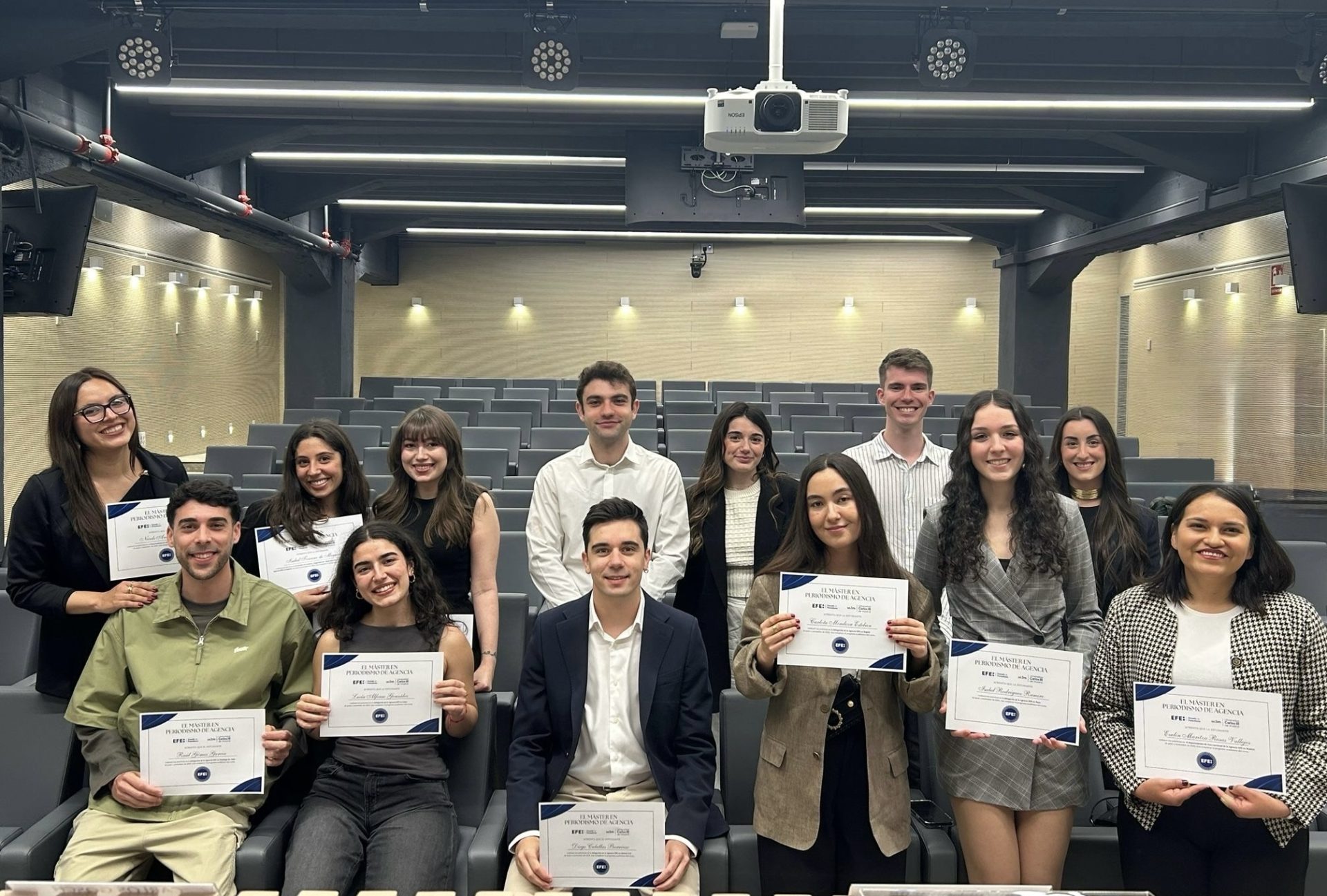 El alumnado del curso 2024-25 del Máster en Periodismo de Agencia que imparte la Universidad Carlos III y la Agencia EFE, a través de su Escuela de Periodismo, comienza este 1 de junio el periodo de prácticas, seis meses en los que se formará en la central de EFE en Madrid y en delegaciones del exterior. EFE