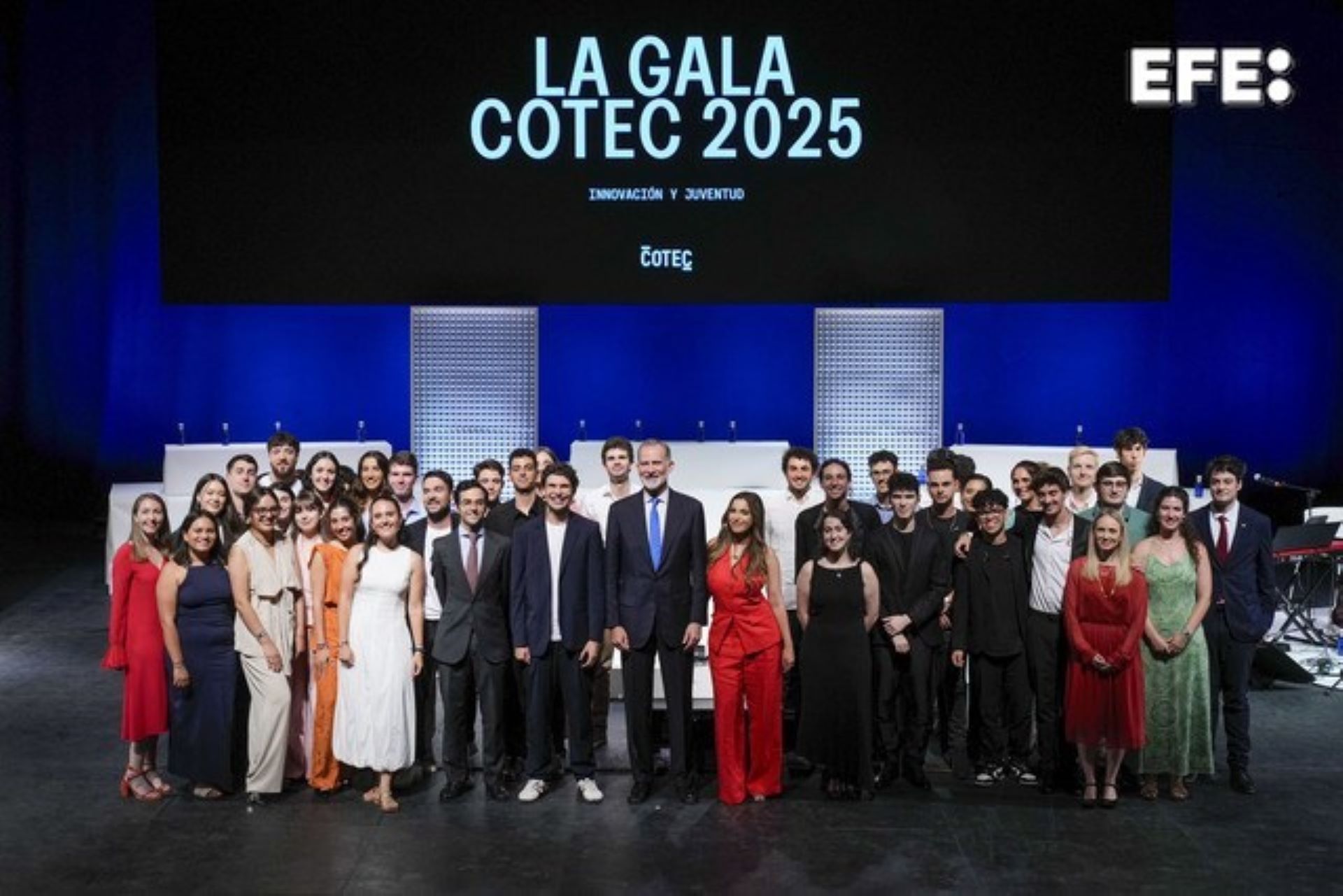 Leganés (Comunidad de Madrid) 24/06/2025.- El rey Felipe VI (c) participa en el acto anual de COTEC 2025 “INNOVACIÓN Y JUVENTUD” celebrado este martes, en Leganés (Comunidad de Madrid). EFE/ Borja Sanchez-trillo