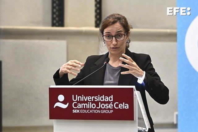 Madrid, 19/09/2025.- La ministra de Sanidad, Mónica García, interviene en el acto institucional del 35º aniversario de la Federación Española de Familias de Cáncer Infantil (FEFCI). EFE/ Fernando Villar