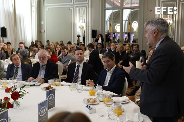 Madrid, 20/02/2026.- El presidente de la Agencia EFE, Miguel Ángel Oliver, durante su intervención en el Foro de la Nueva Comunicación protagonizado por la periodista y presidenta de la Asociación de la Prensa de Madrid (APM), María Rey, en Madrid. EFE/J.J. Guillén