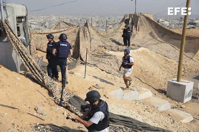 Visita al barrio de Shejaia, en las afueras de la ciudad de Gaza (norte del enclave), organizada por el Ejército israelí para varios medios internacionales. EFE/María Traspaderne